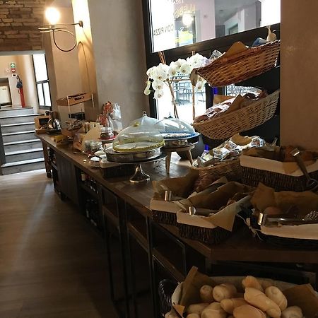 Alessi Hotel Trattoria Desenzano del Garda Luaran gambar