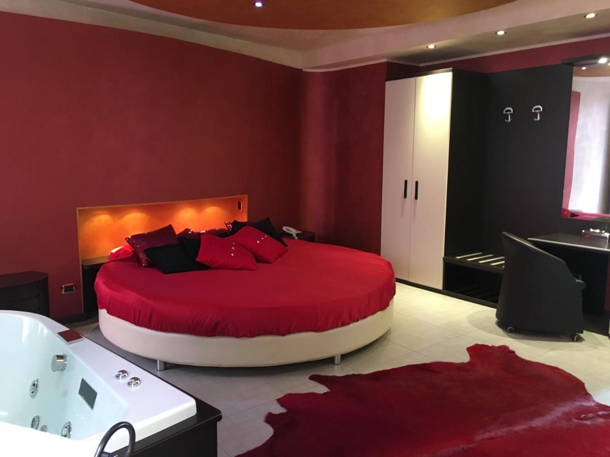 Alessi Hotel Trattoria Desenzano del Garda Luaran gambar