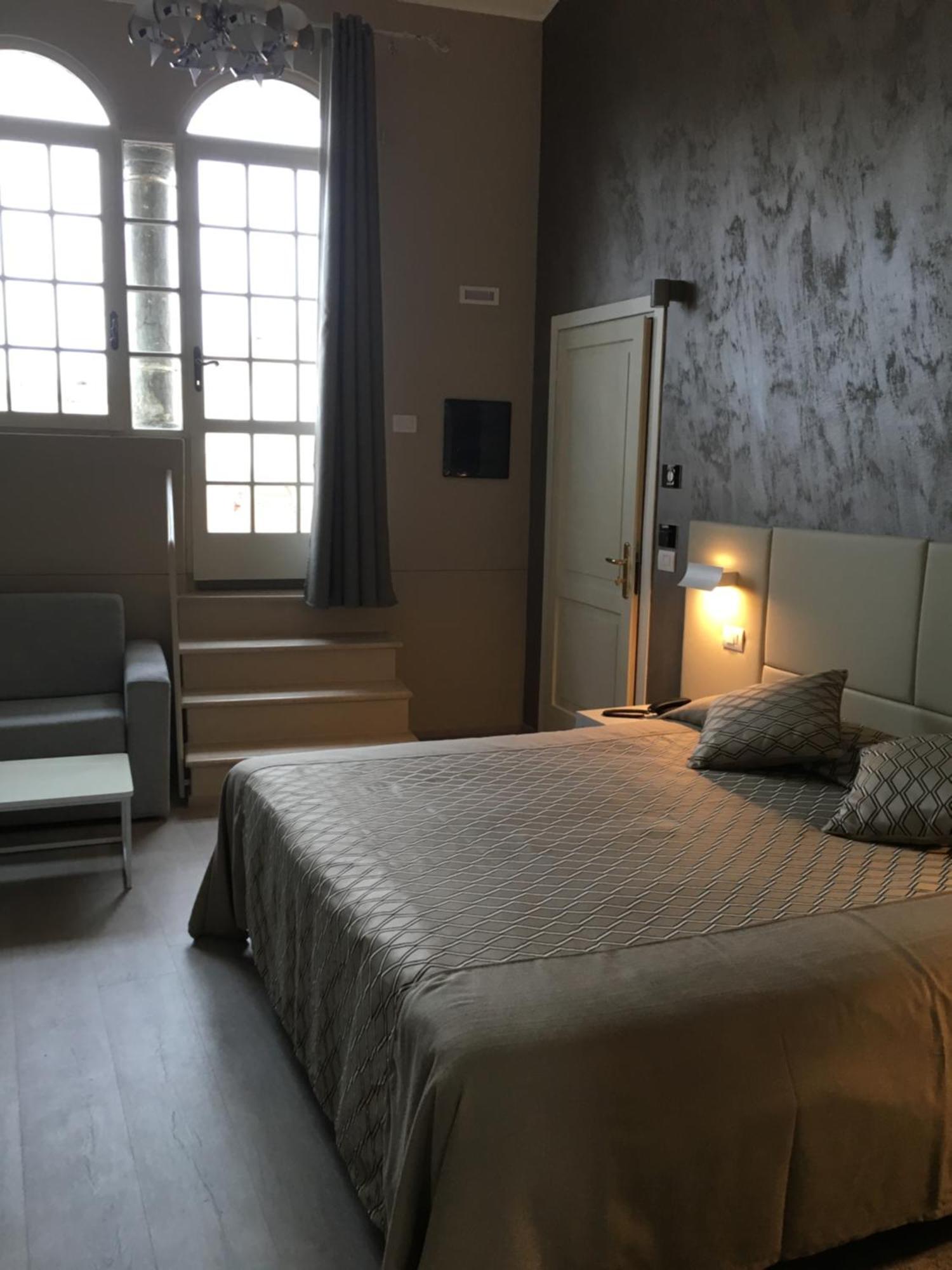 Alessi Hotel Trattoria Desenzano del Garda Luaran gambar