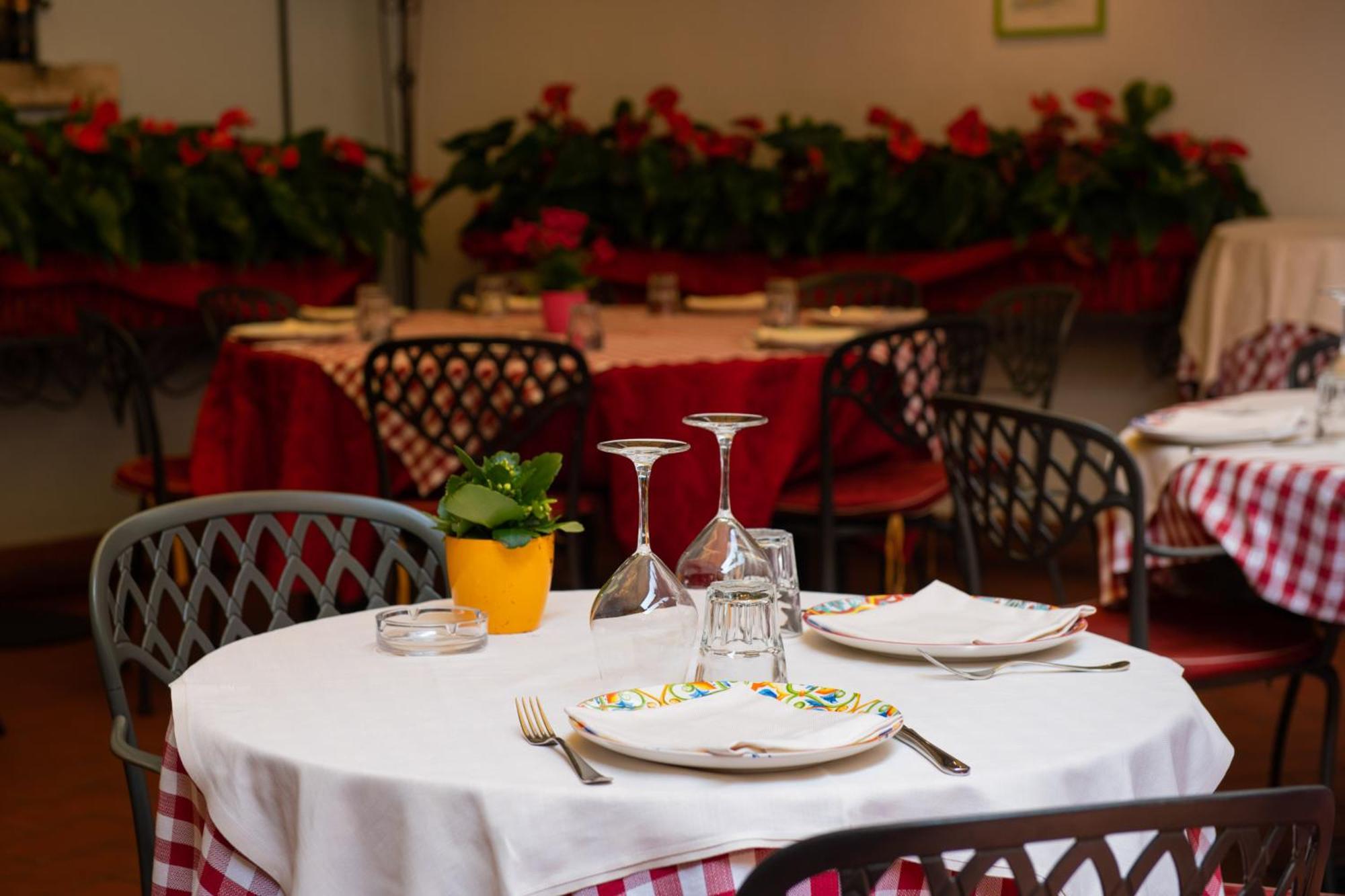 Alessi Hotel Trattoria Desenzano del Garda Luaran gambar