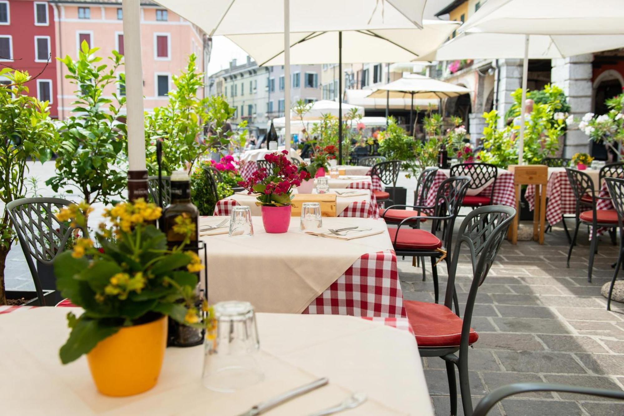 Alessi Hotel Trattoria Desenzano del Garda Luaran gambar