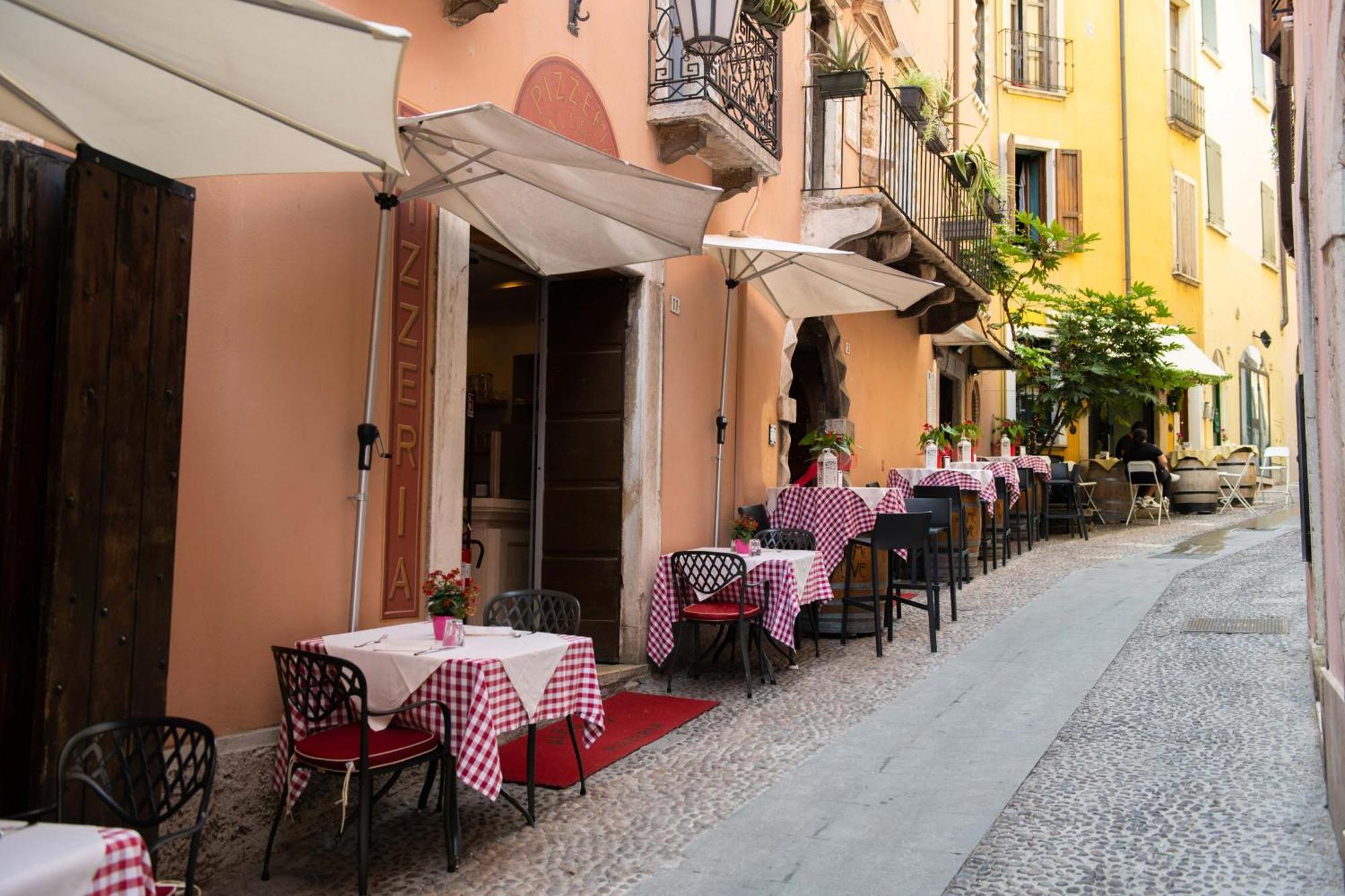 Alessi Hotel Trattoria Desenzano del Garda Luaran gambar