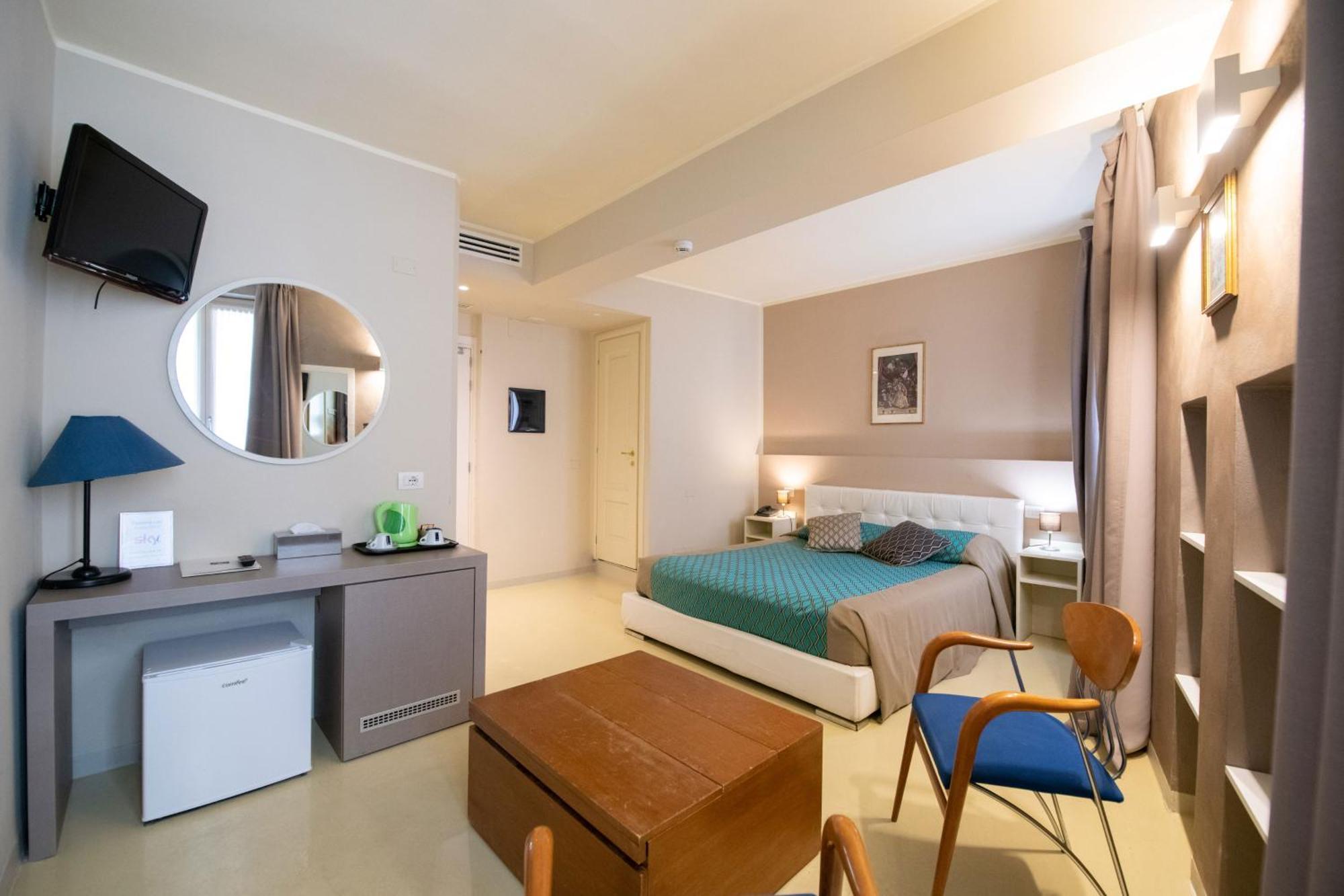 Alessi Hotel Trattoria Desenzano del Garda Luaran gambar