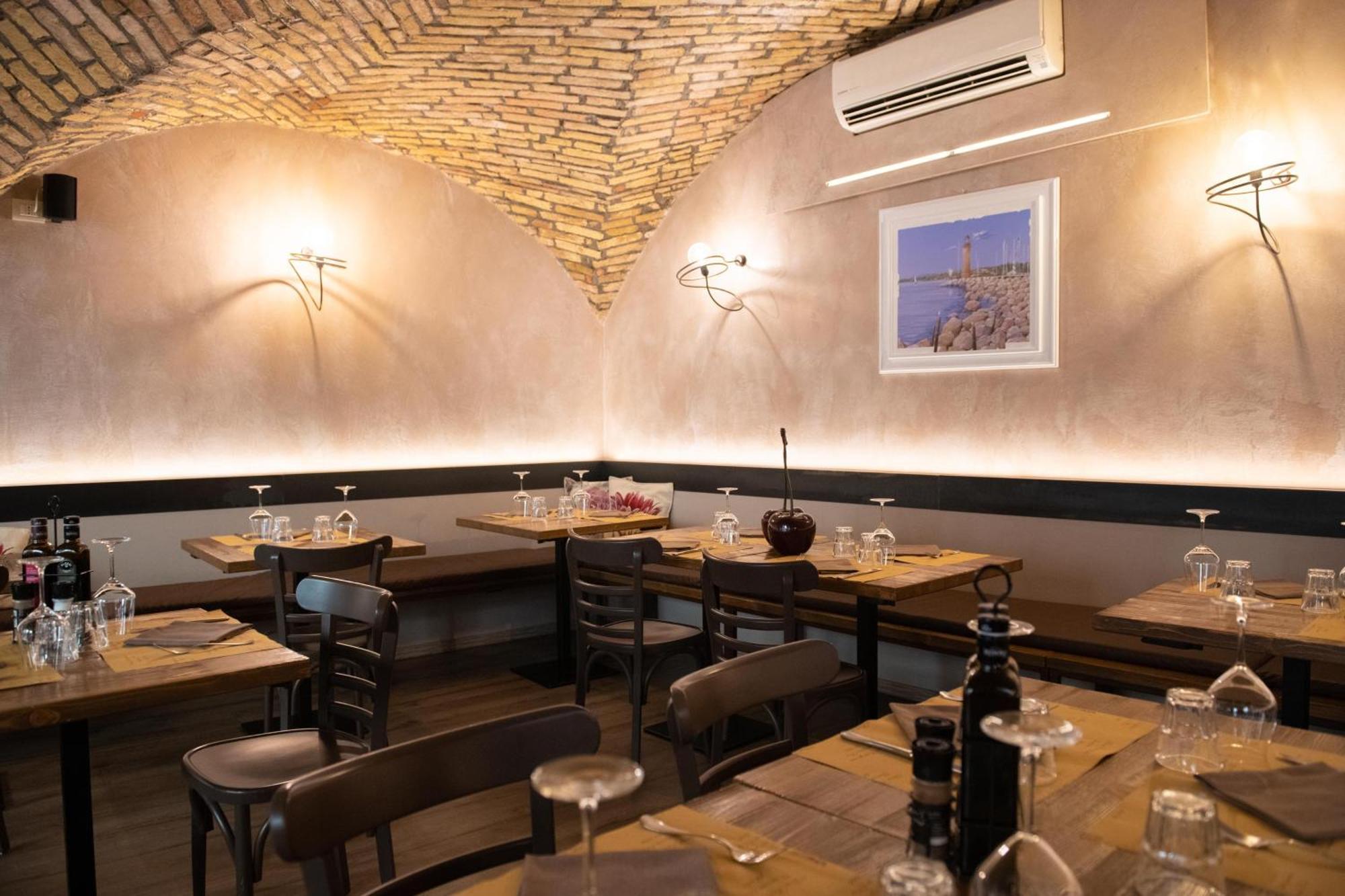 Alessi Hotel Trattoria Desenzano del Garda Luaran gambar