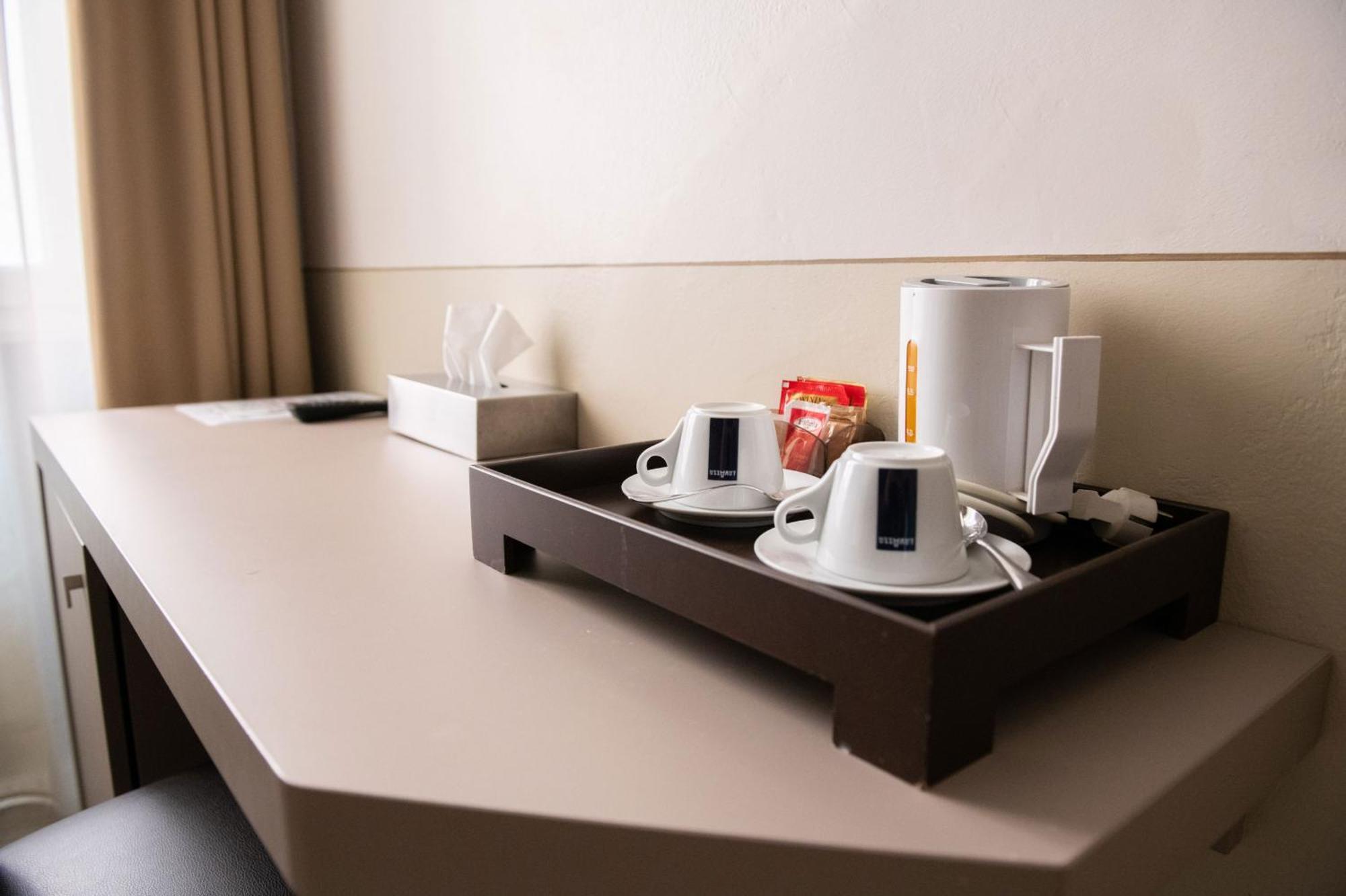 Alessi Hotel Trattoria Desenzano del Garda Luaran gambar
