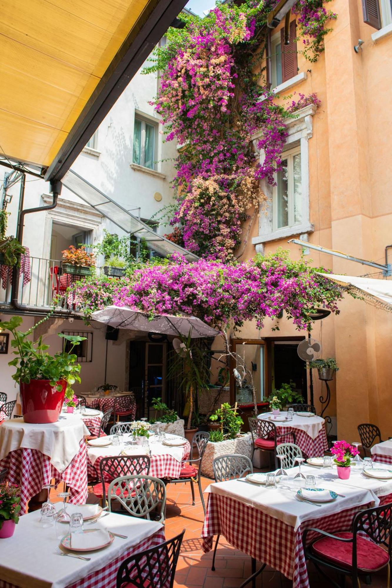 Alessi Hotel Trattoria Desenzano del Garda Luaran gambar