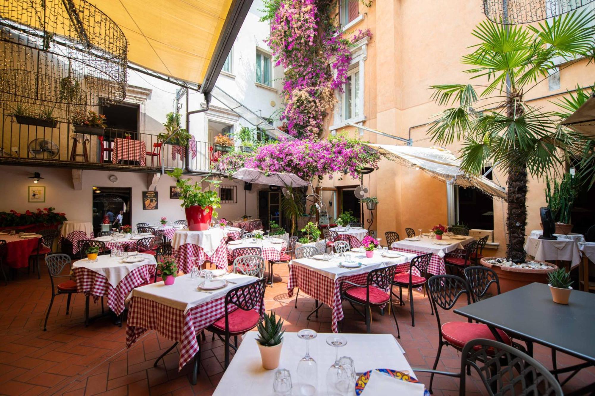 Alessi Hotel Trattoria Desenzano del Garda Luaran gambar