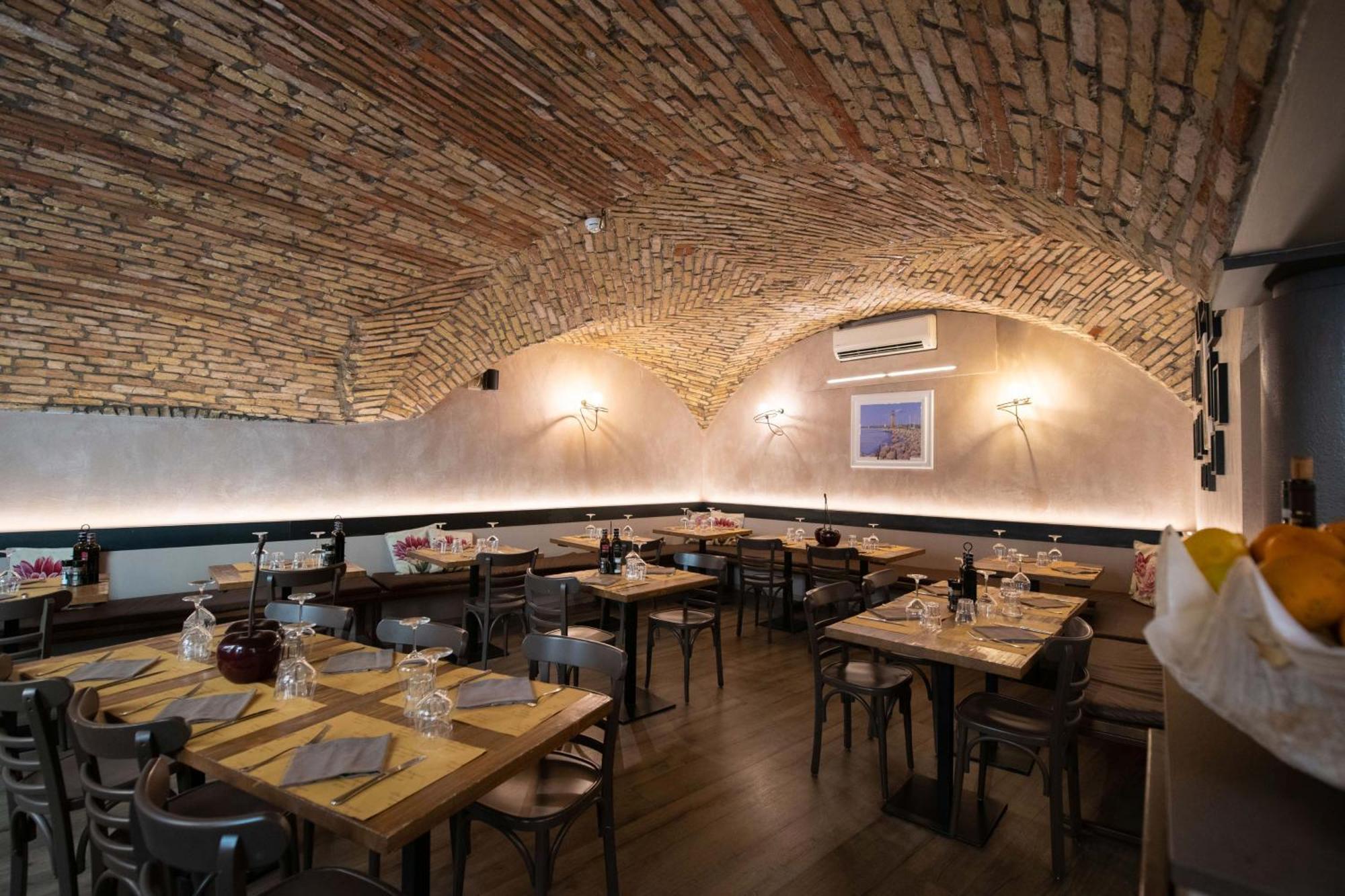 Alessi Hotel Trattoria Desenzano del Garda Luaran gambar