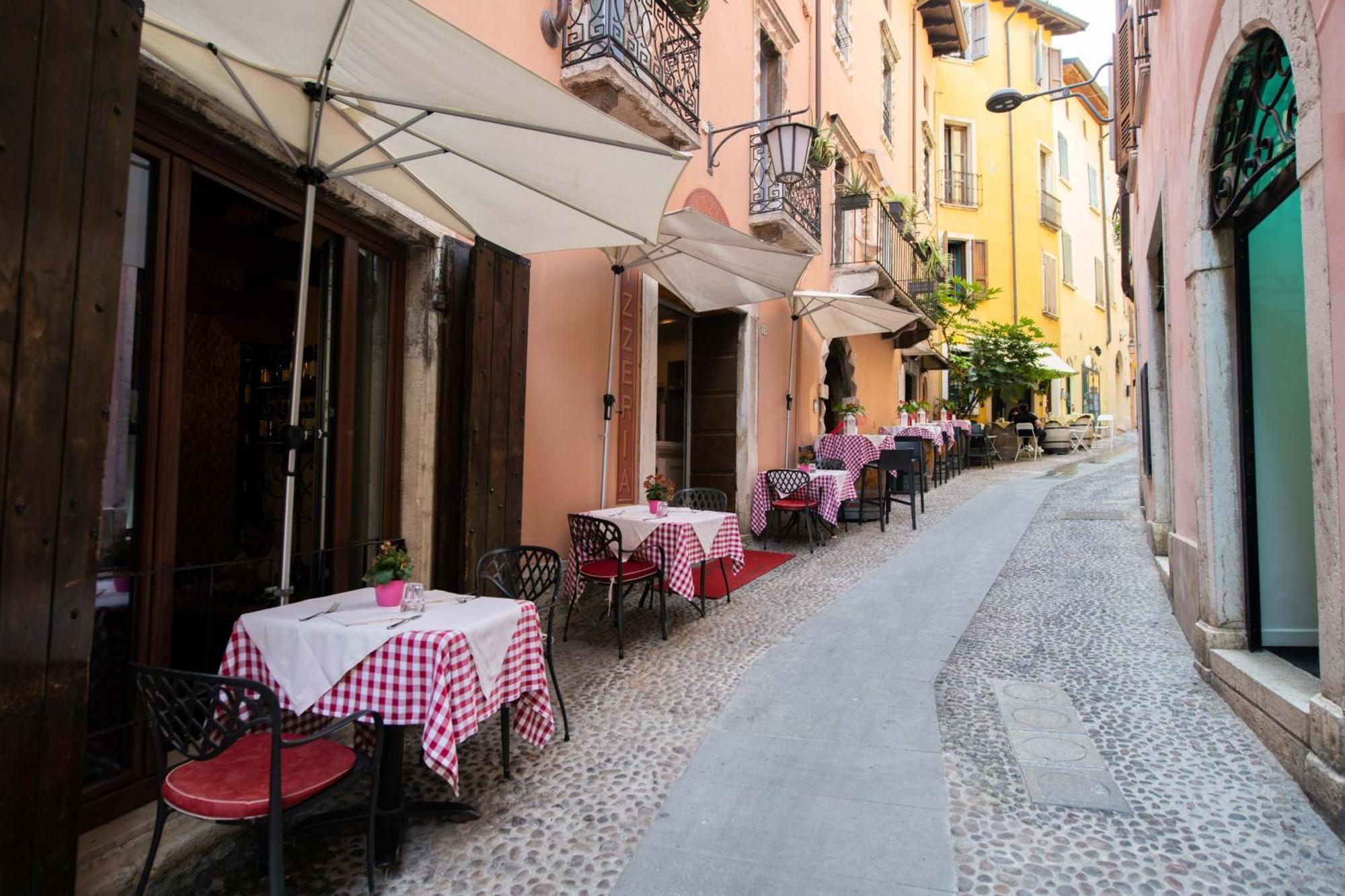 Alessi Hotel Trattoria Desenzano del Garda Luaran gambar