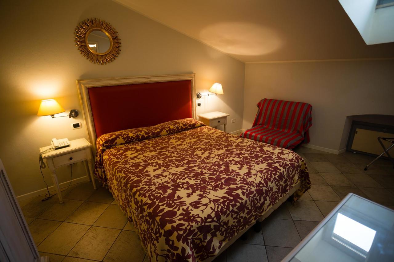 Alessi Hotel Trattoria Desenzano del Garda Luaran gambar