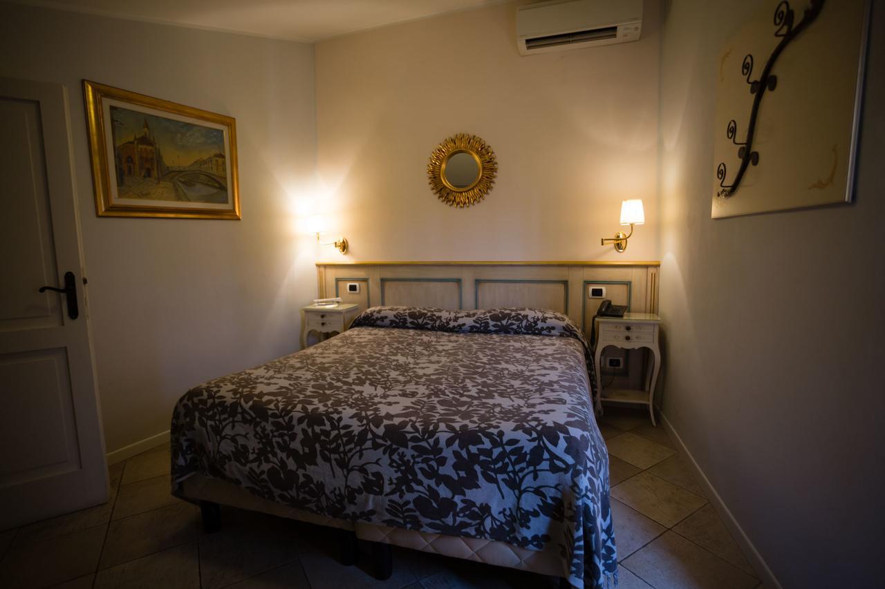 Alessi Hotel Trattoria Desenzano del Garda Luaran gambar