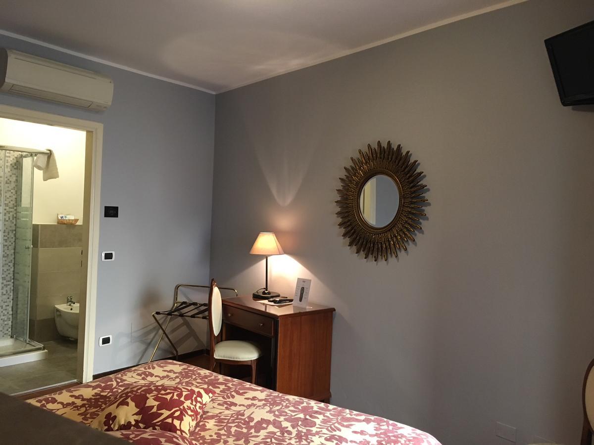 Alessi Hotel Trattoria Desenzano del Garda Luaran gambar